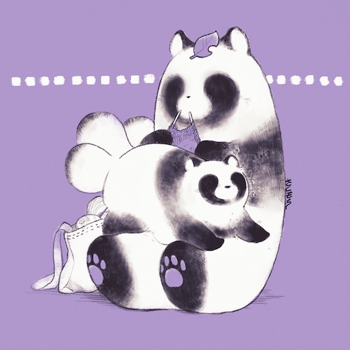 編み物をする巨大なたぬきと巨大なたぬきの膝に乗る尾が3本のたぬきの絵